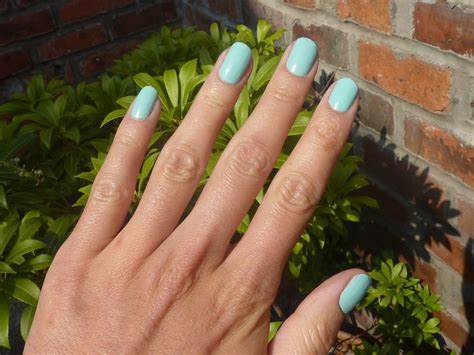 Essie Gel Nail Polish Mint Candy Apple