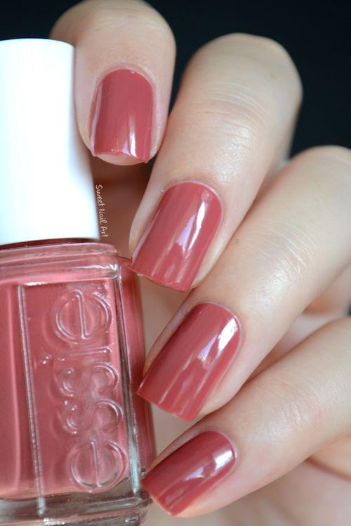 Essie Nail Polish In Stiches 727